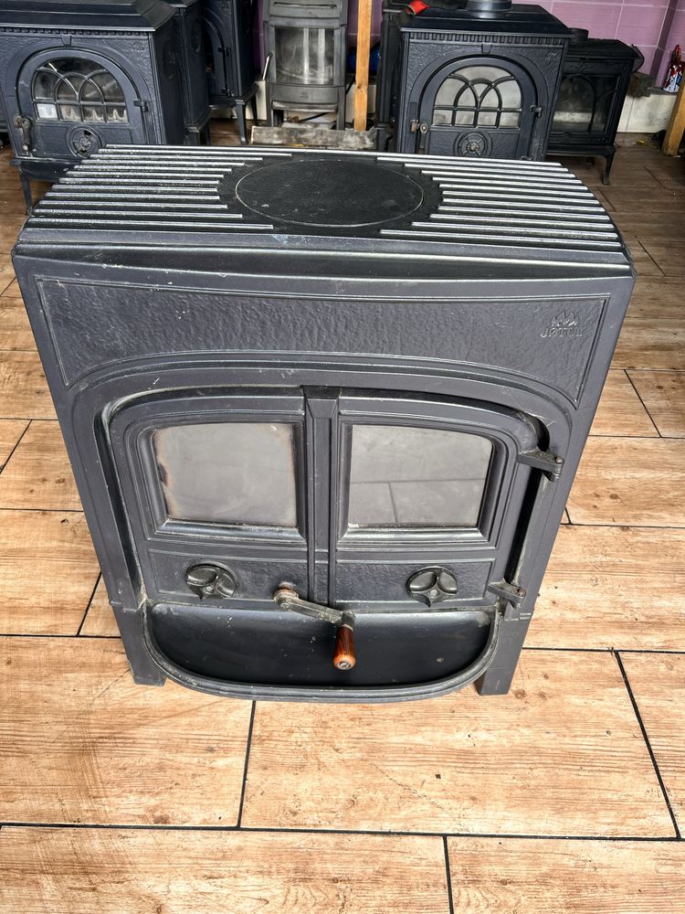 norweski kominek Jotul 5 z szybą – Ciepło i styl w Twoim domu