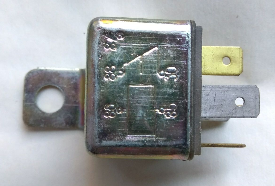 Реле переключающее БОШ 5-ти контактное 24В 20А с резистором