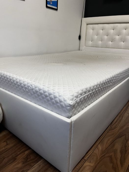 Łóżko z materacem 120x200