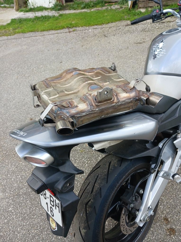 Escape suzuki GSR600