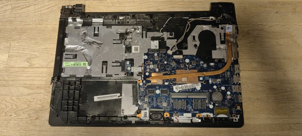 Ноутбук Lenovo Ideapad 110/i5-6200U/Ram No/HDD No/Дефект