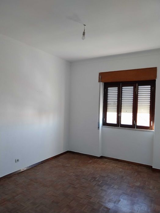 Arrenda-se Espaçoso Apartamento T3, Centro de Montemor-o-Novo