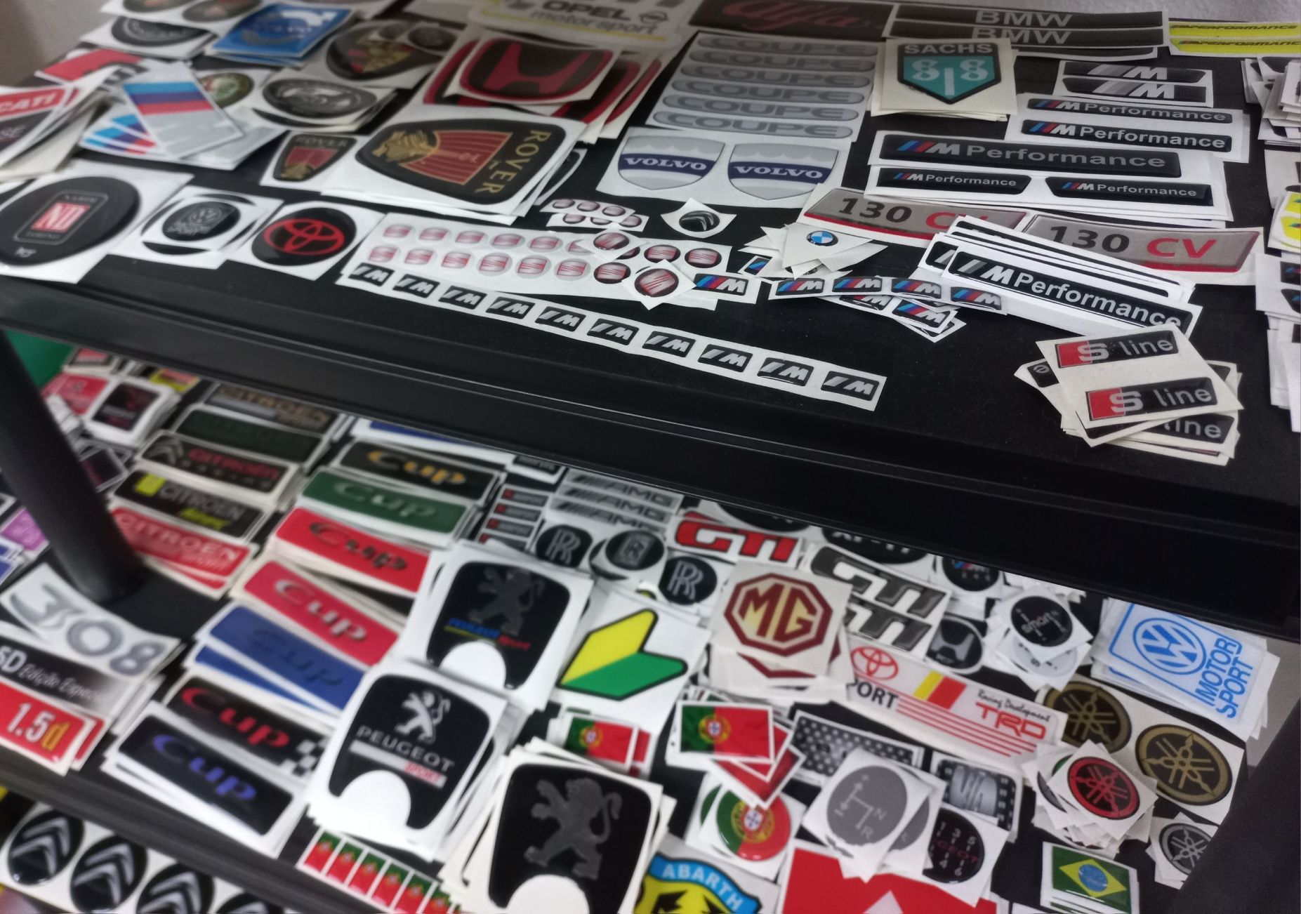 Autocolantes em resina