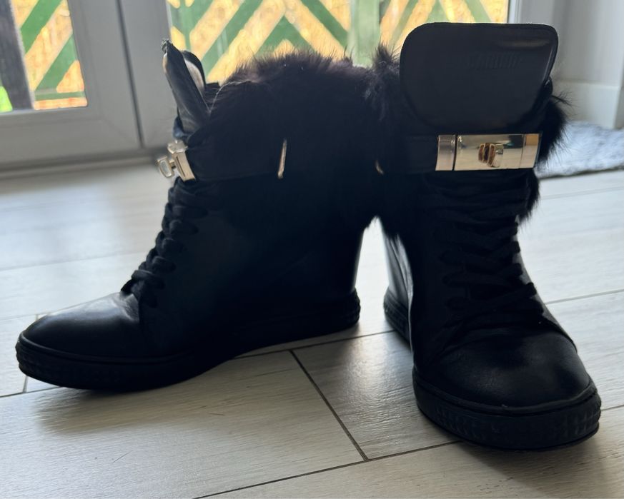 Buty na koturnie Carinii rozm.40 z futerkiem z królika