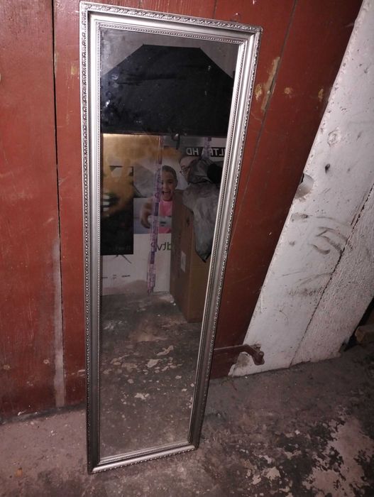 Lustro w srebrnej ramie 124x36