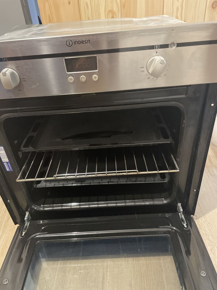 Sprzedam piekarnik Indesit