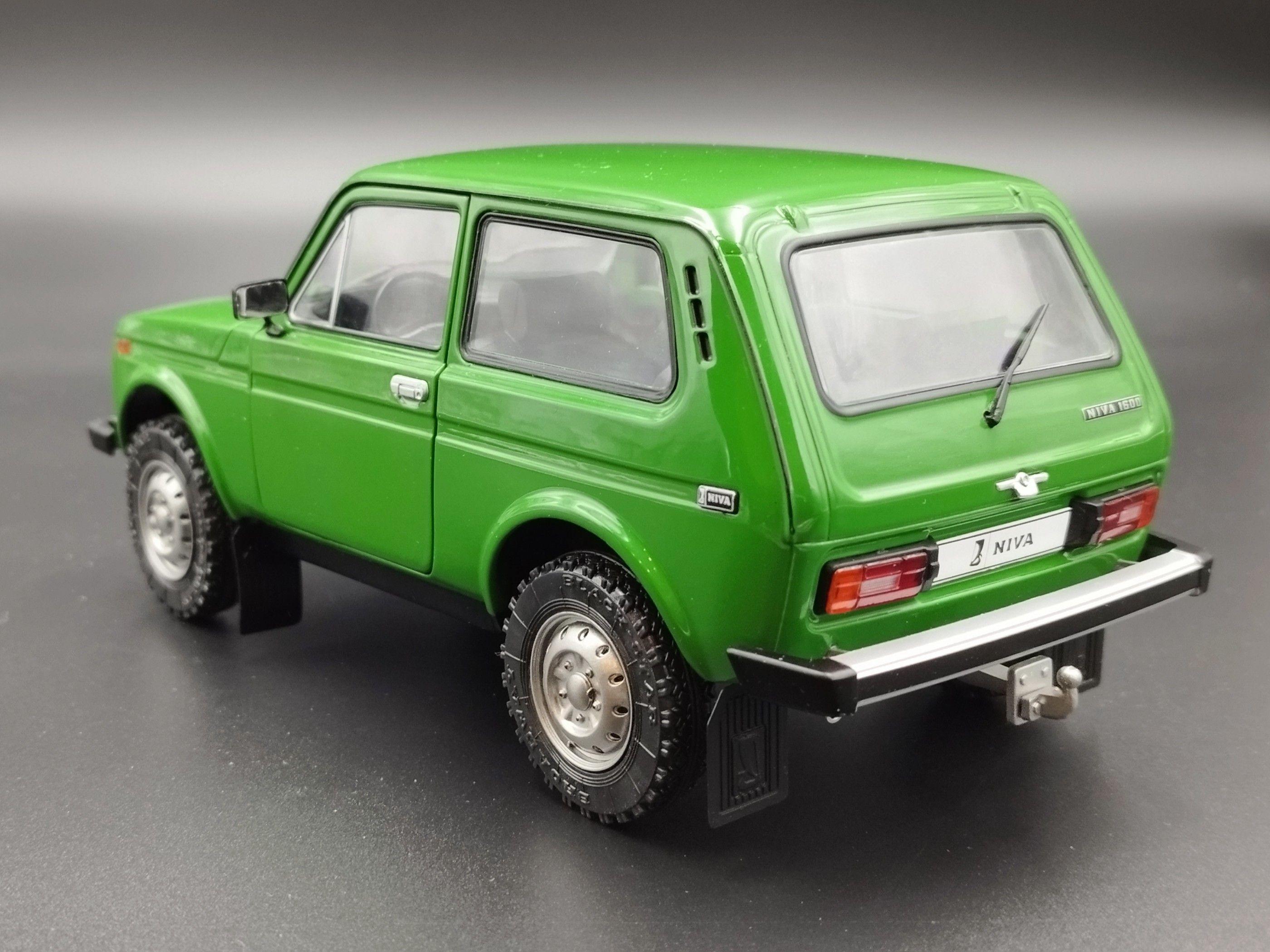 1:18 Solido 1980 Lada Niva Green model nowy