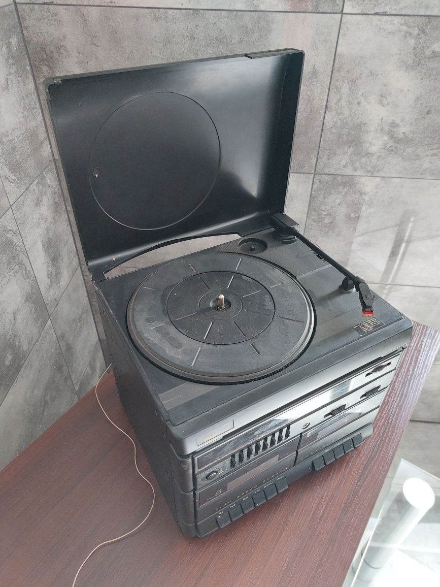 Radiomagnetofon z gramofonem