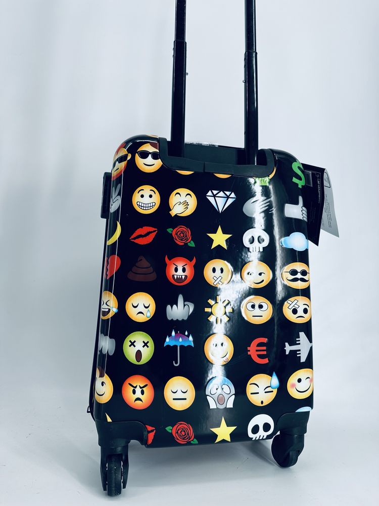Nowa walizka kabinowa emotki