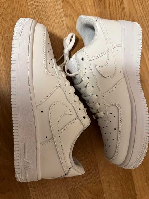 Białe trampki Nike, rozmiar 38,5