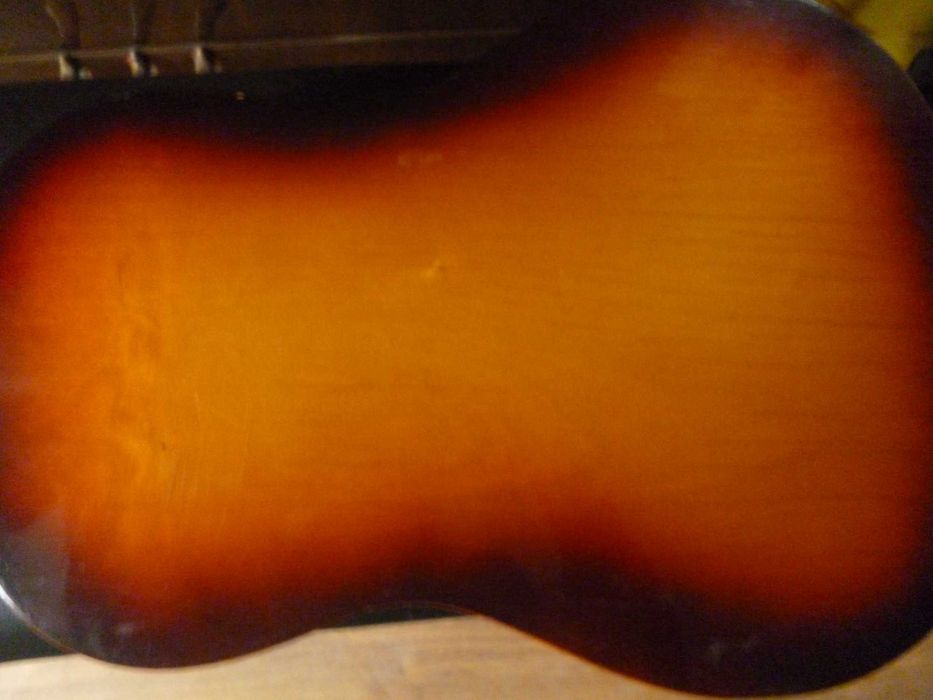 Dobra markowa gitara Niemiecka Korri