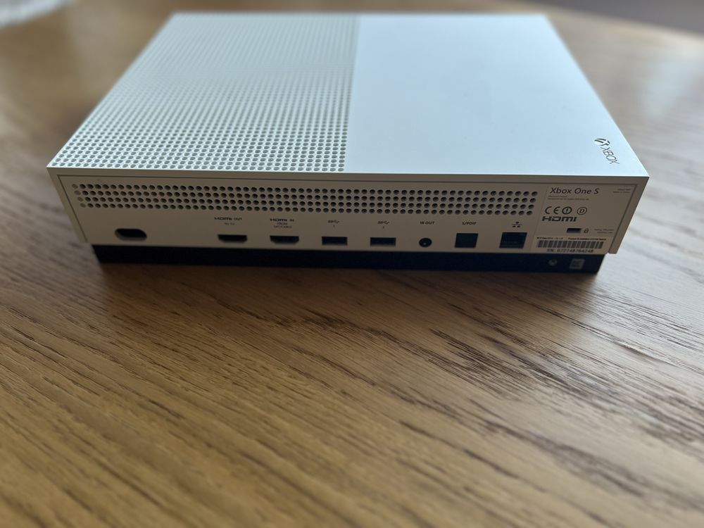 Xbox ONE S 1Tb z napędem