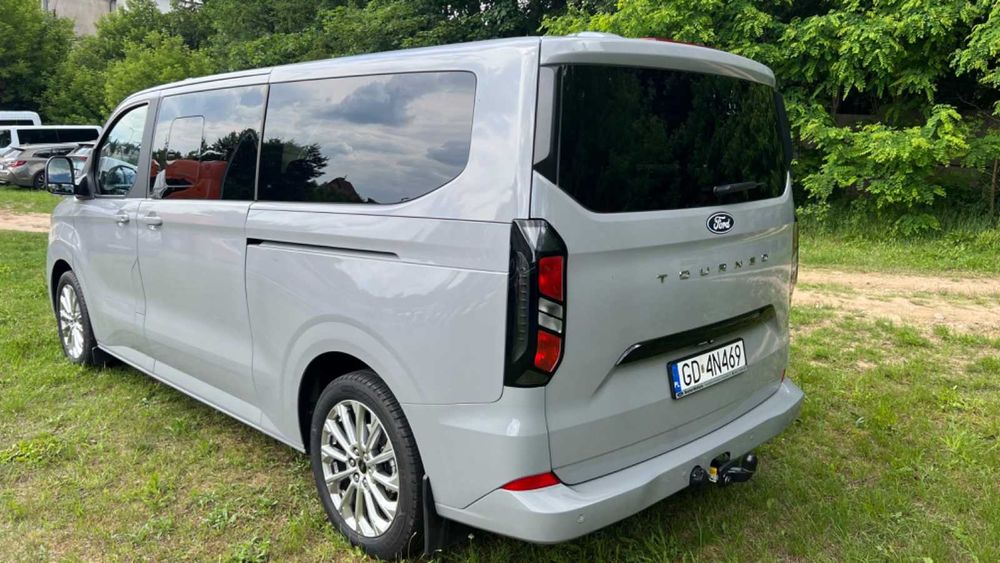 Wynajem busa 8-osobowego Ford Tourneo Custom Long 2024rok. NOWY MODEL!