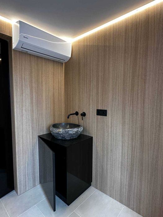 Продаж комерційного приміщення з дизайнерським ремонтом ЖК “Зарічний”!