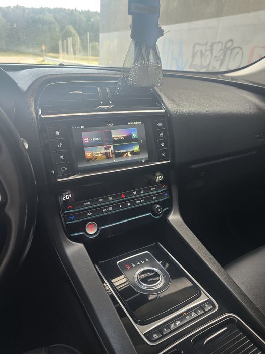 Jaguar f-pace 2.0 benzyna