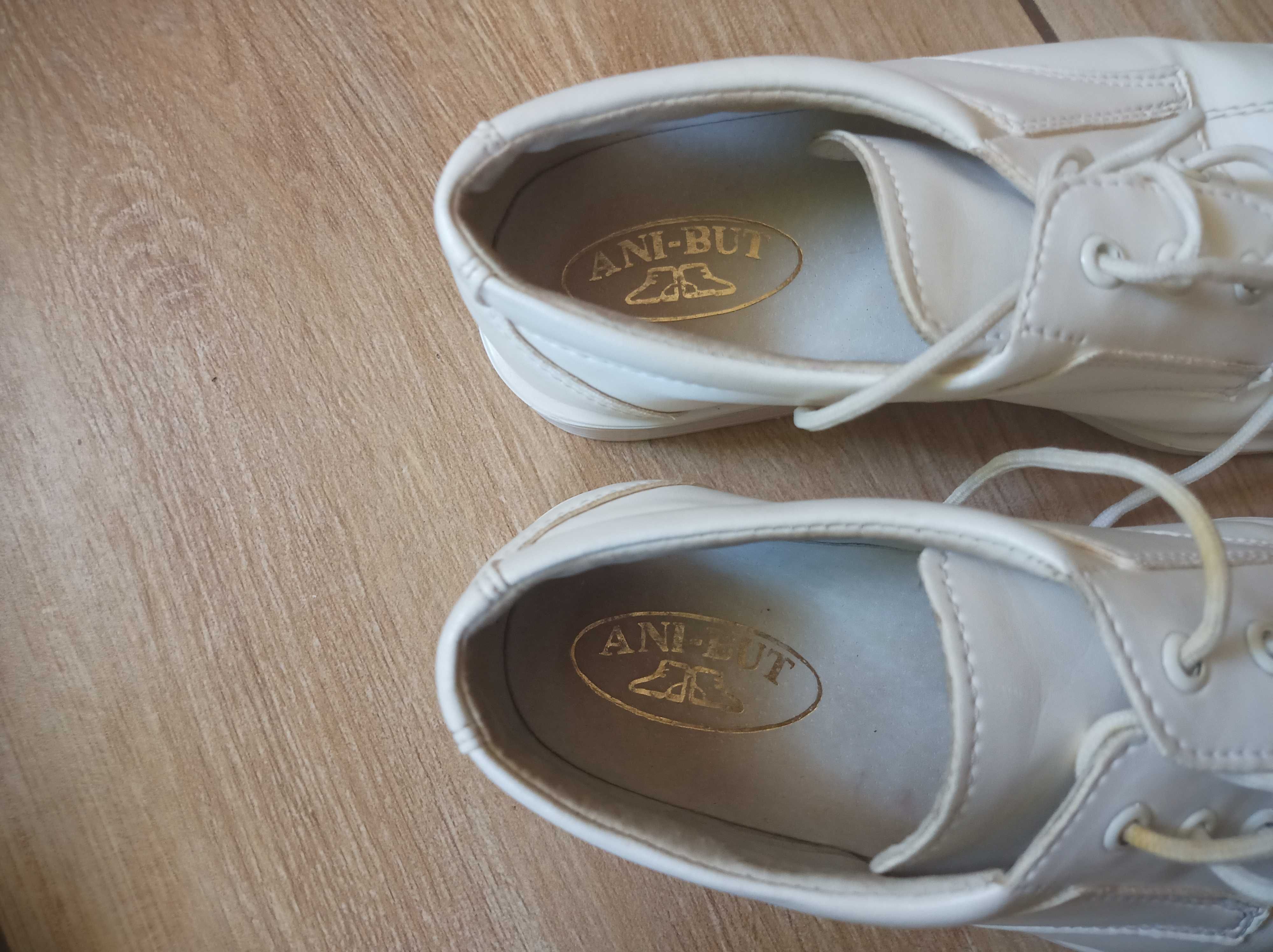 Białe chłopięce półbuty komunijne buty galowe lakierki ANI-BUT 33