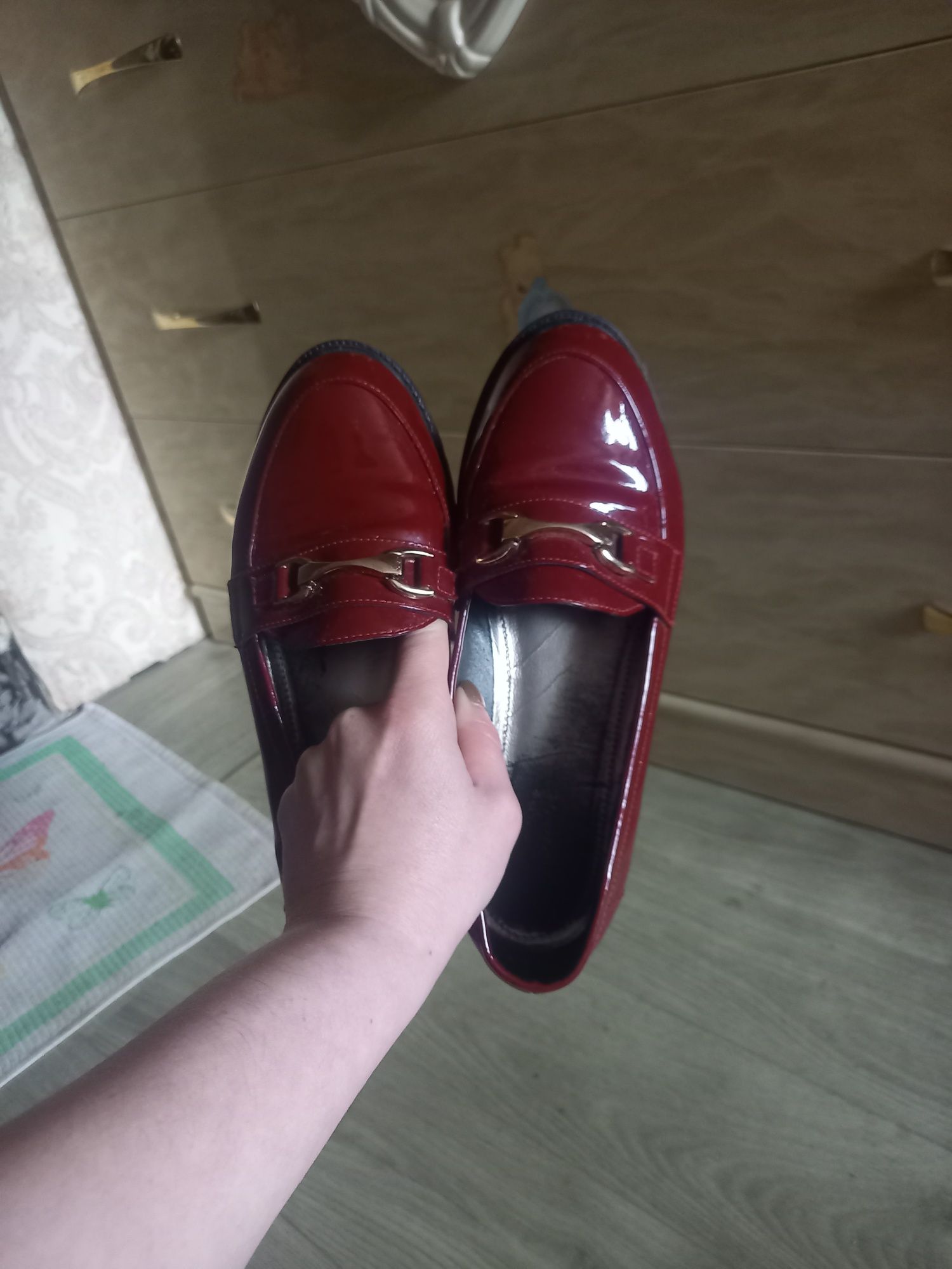Лакированные бордовые туфли 37 размер