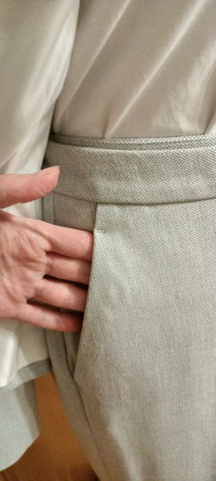 Garnitur damski w kolorze jasnej szarości