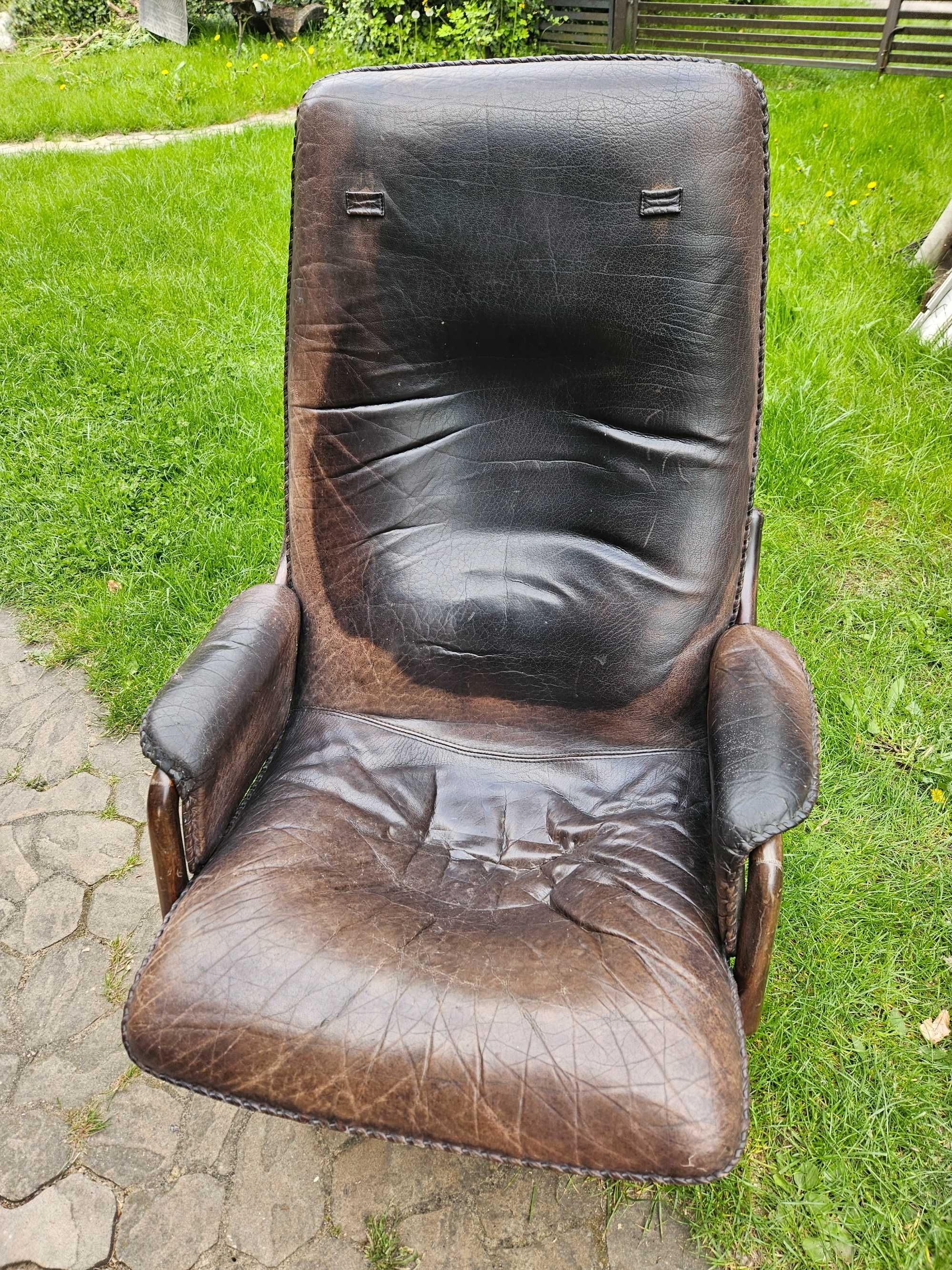 Fotel skórzany obrotowy.