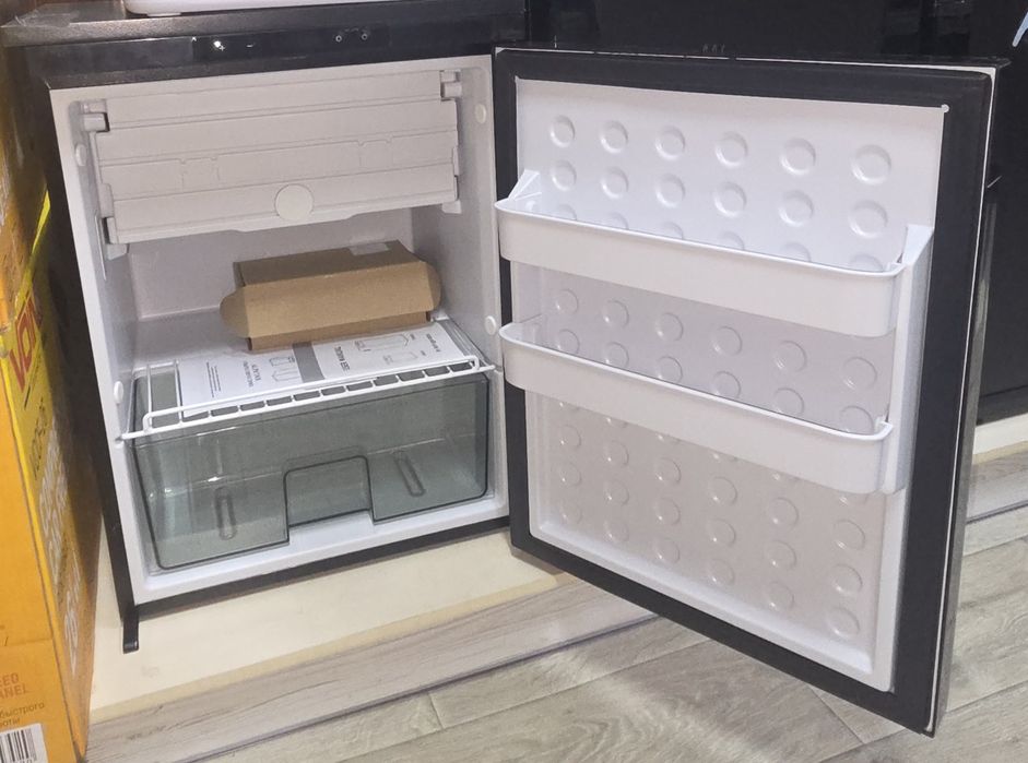 Компресорний автохолодильник Alpicool CR65X 65 літрів 12 24 220 В