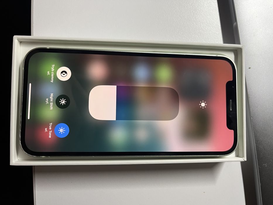 Iphone 12 87 % kondycja baterii + etui + kabel ladowania. Pełen zestaw