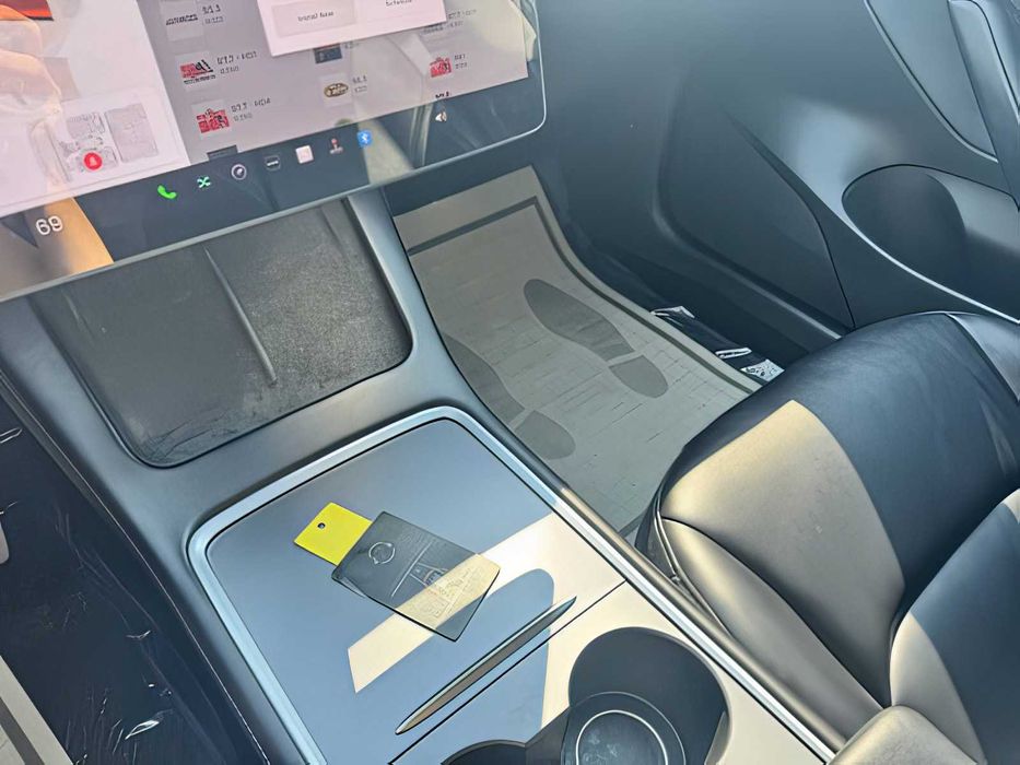 Tesla Model 3      2023