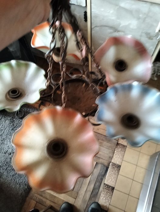 Sprzedam żyrandol. Z kolorowego szkła  z okresu prl