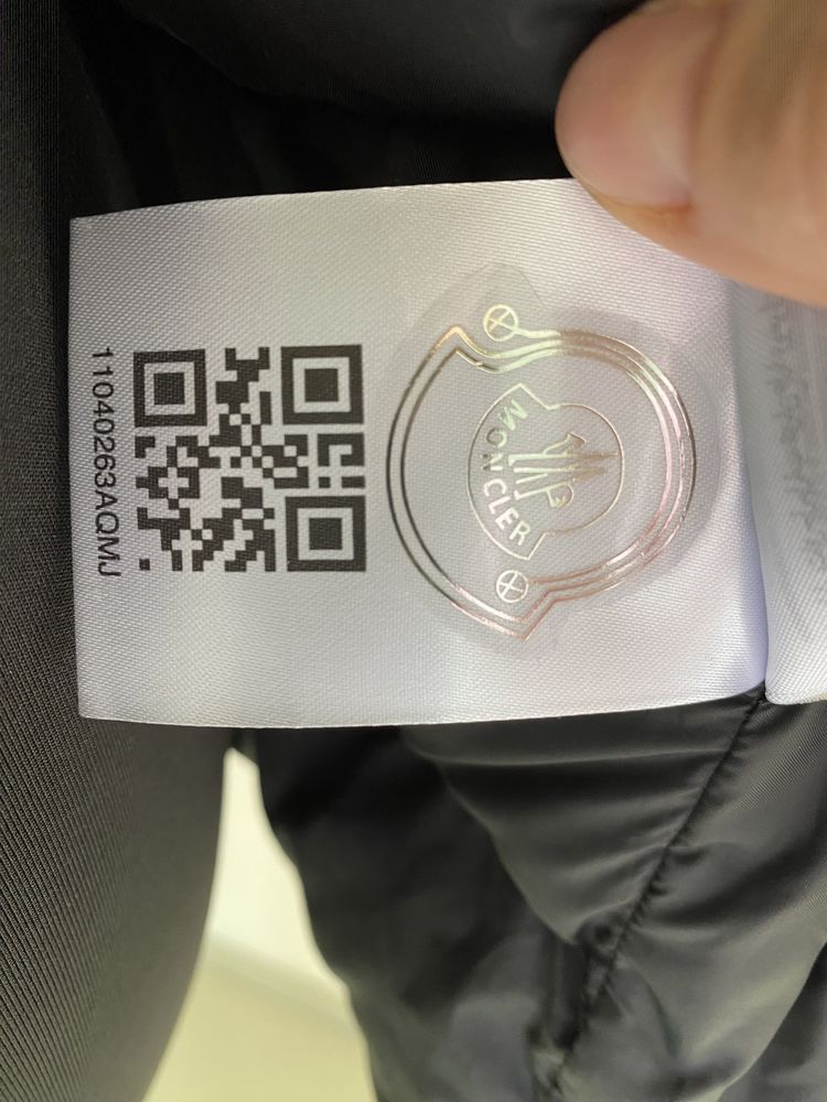 Продам жіночий пуховик Moncker ( оригінал)