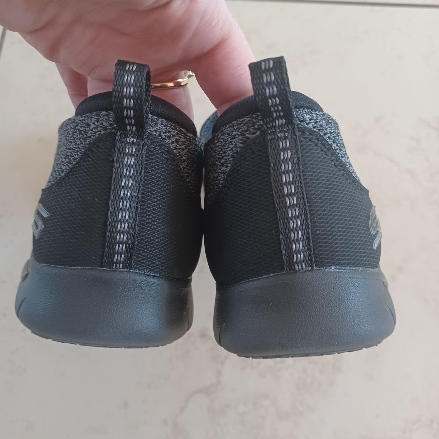 Skechers Arch Fit memory foam jak nowe 38/25 cm/ salon 329 zł