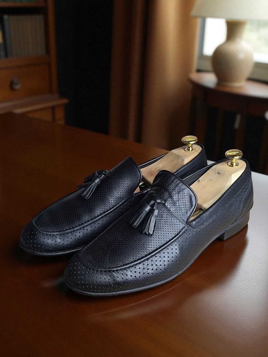 Стильні чоловічі шкіряні лофери DENTI з перфорацією та китицями
