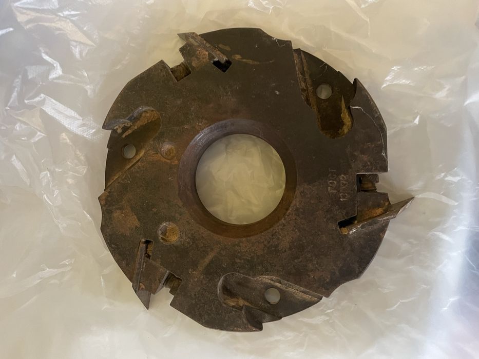 Фрези з ножами по дереву ………