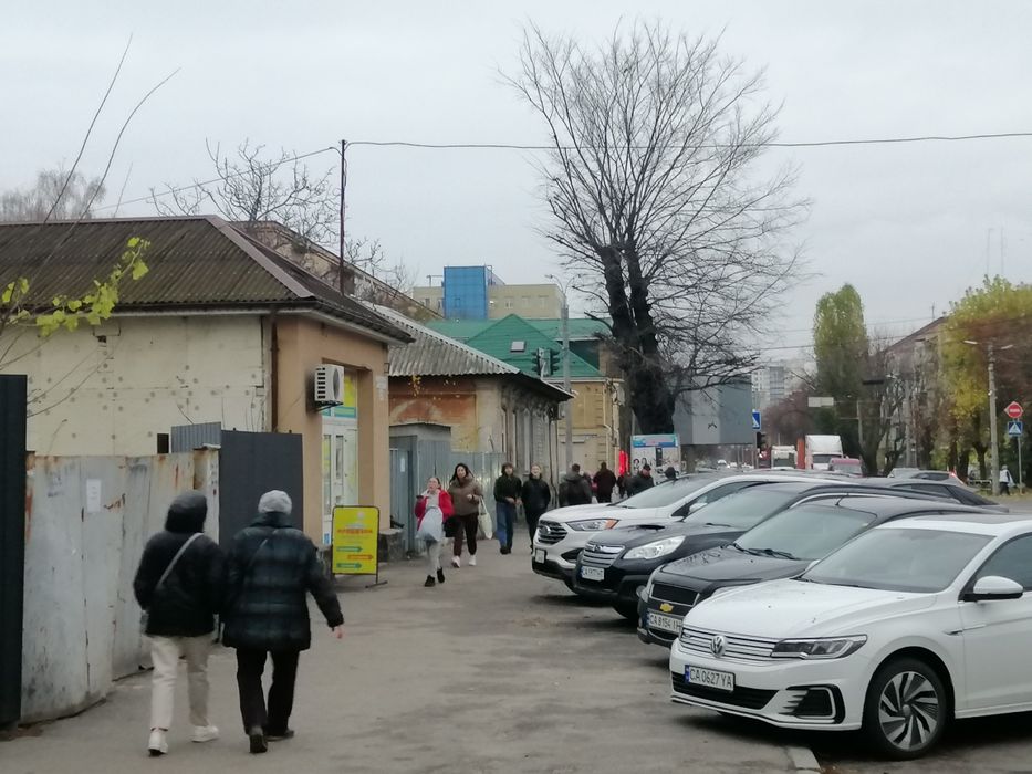 Торгове приміщення 48 м2 в прохідному місці