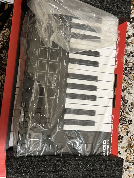 Продам миди клавиатуру oxygen pro 25