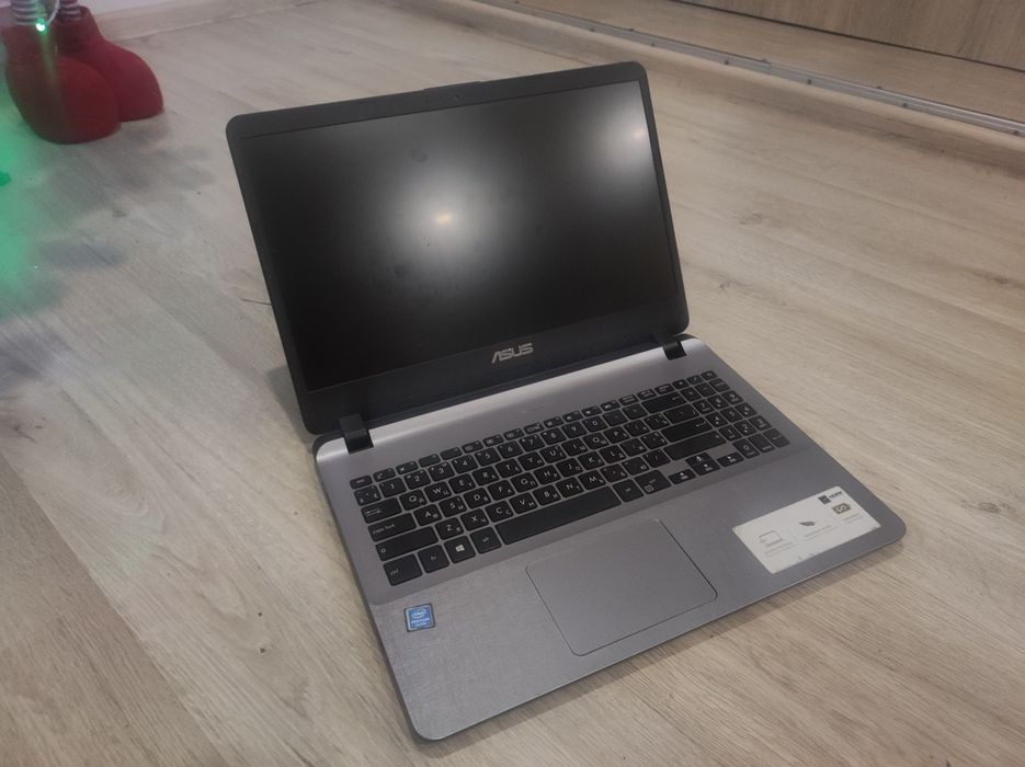 Ноутбук ASUS у гарному робочому стані