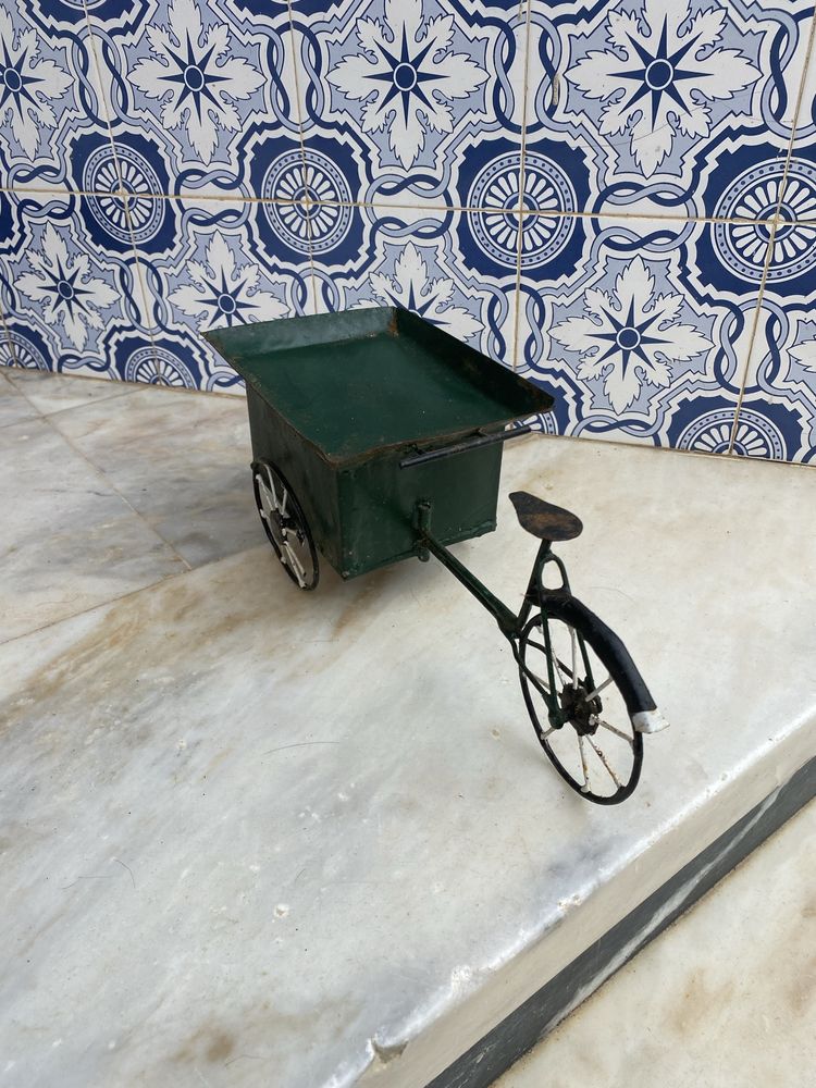 Brinquedo antigo bicicleta de vendedor ambolante