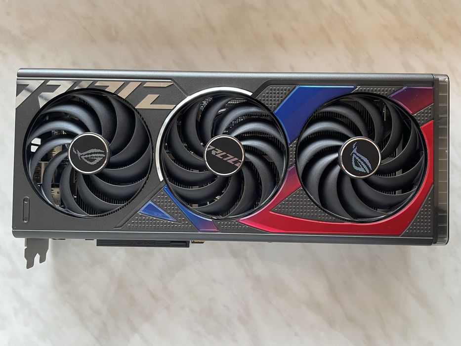 ASUS GeForce RTX 4070 SUPER 12 Gb ROG Strix GAMING