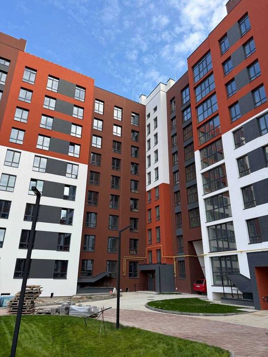 Трикімнатна квартира в зданій новобудові!