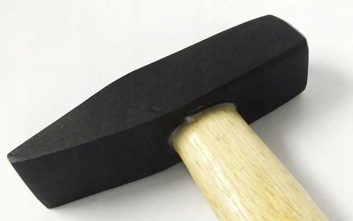 MŁOTEK ŚLUSARSKI STALOWY 800 g, Trzonek Drewniany 35 cm. SOLIDNY