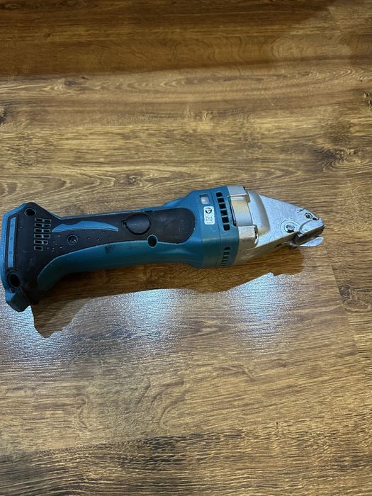 Nożyce do blachy aku Makita DJS 161 + nowe ostrze tnące