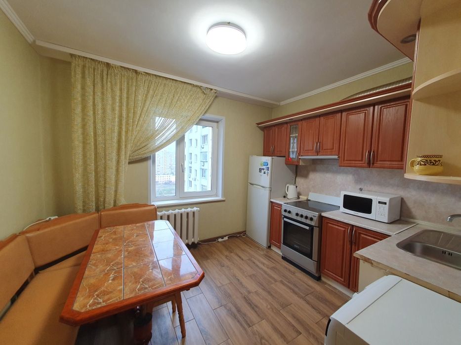 1к, Драгоманова 8а, 45м2, генератор, метро Позняки 15 мин