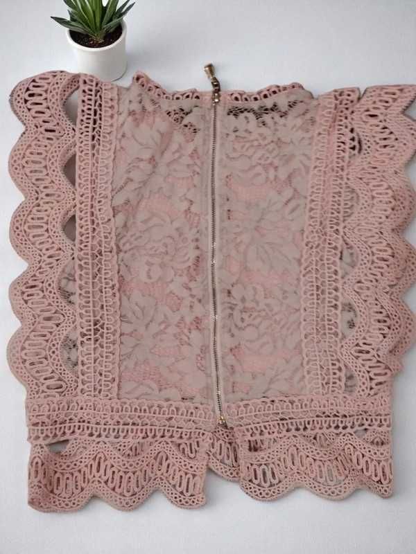 Top Curto Rosa Bebé em Renda com Detalhes Ondulados – Sem Marca