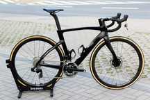 Rower szosowy PINARELLO DOGMA F Disc Carbon Sram RED AXS, roz. 53