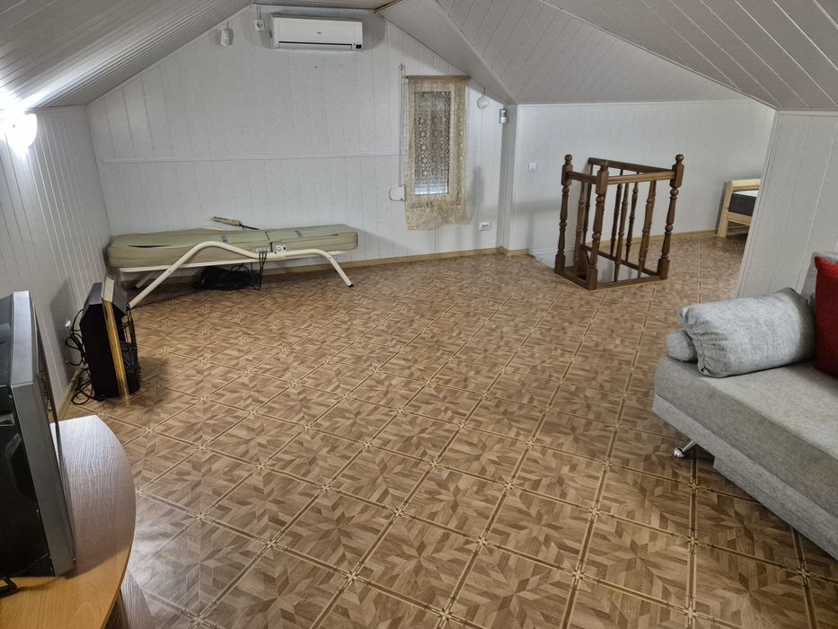 Дача біля річки Дніпро