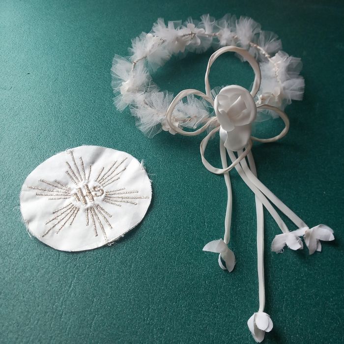 Delikatny wianek komunia i hostia do sukienki komunijnej z roku 1984