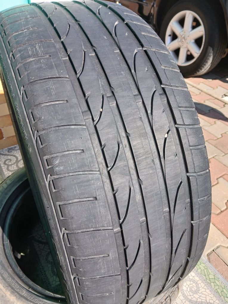 Продам 2 шини Bridgestone Dueler