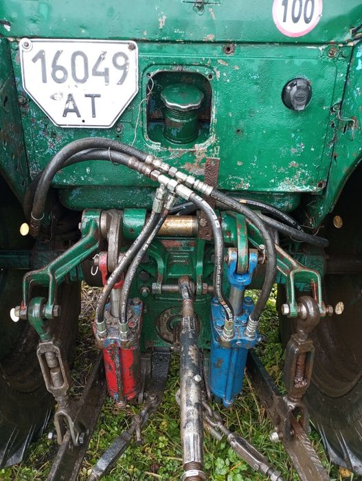 Трактор ЮМЗ на стартері