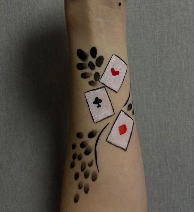 Майстер аквагриму, татуювань хною