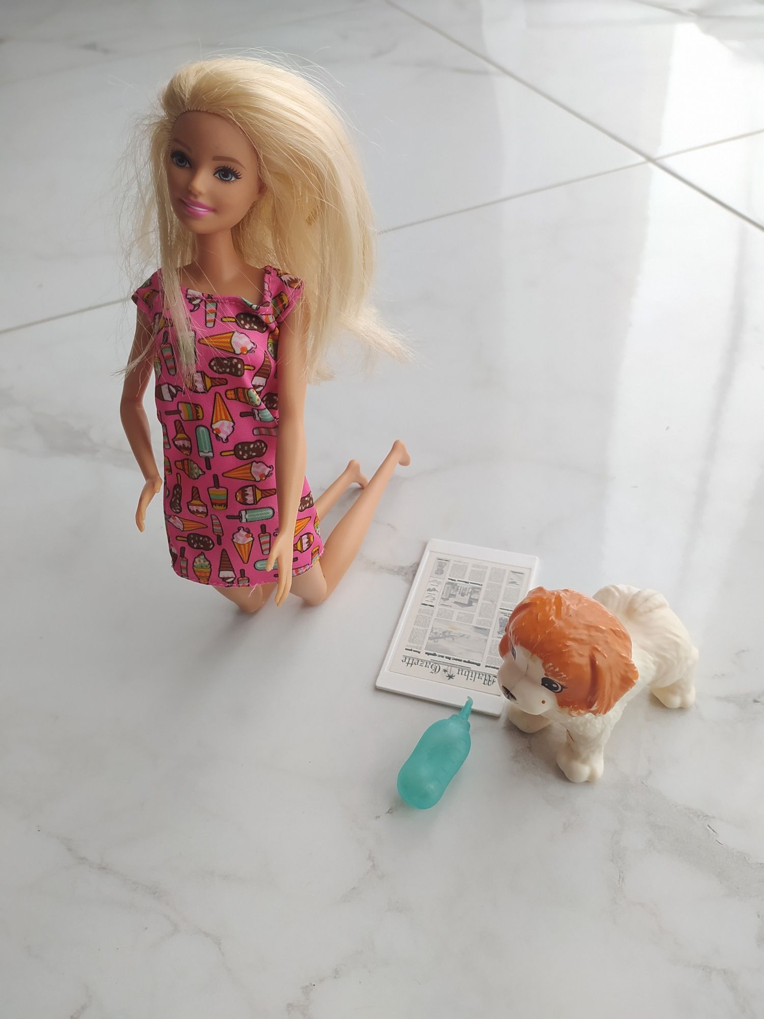 Barbie z sikajacym pieskiem