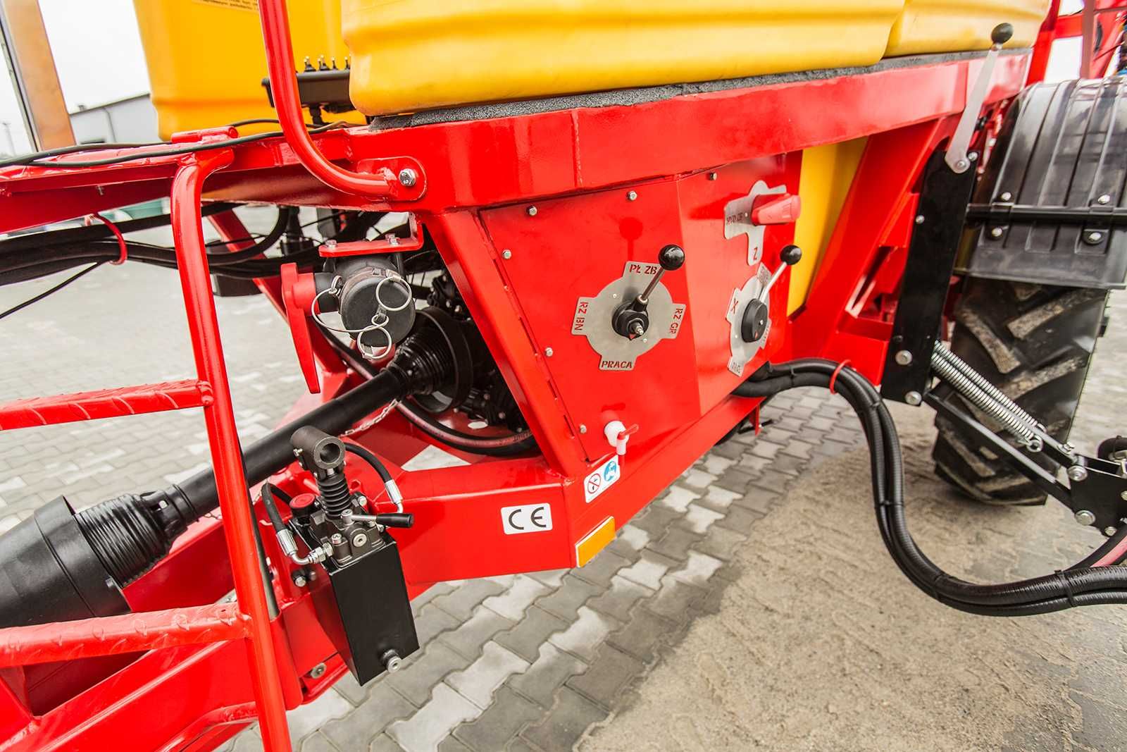 Opryskiwacz polowy przyczepiany rozkład. hydraulicznie PROTON - TORO