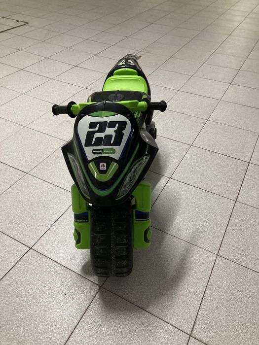 Moto Kawasaki para criança (sem motor)